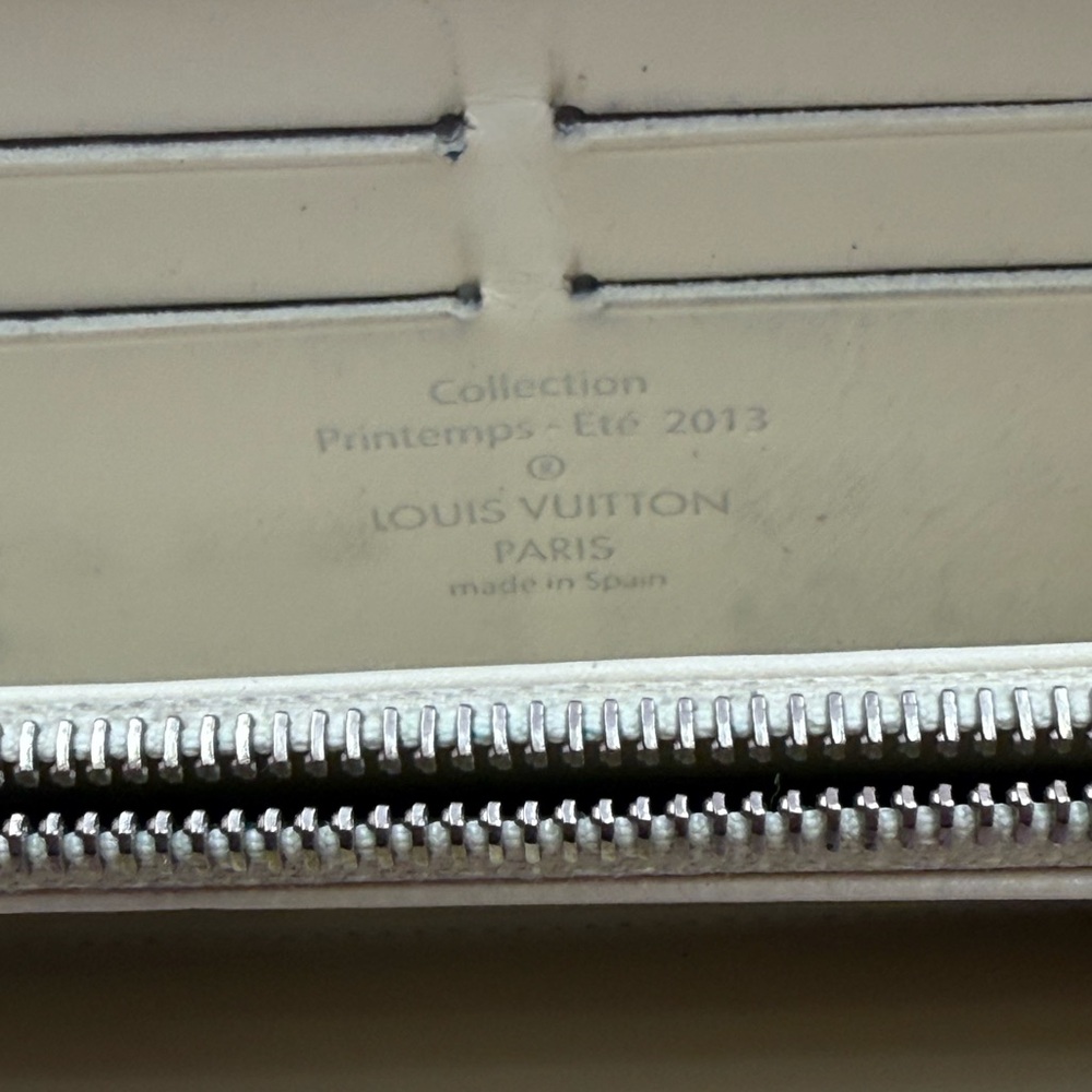 Limited Edition Louis Vuitton Damier Zip Around Wallet - Picture 4 of 5